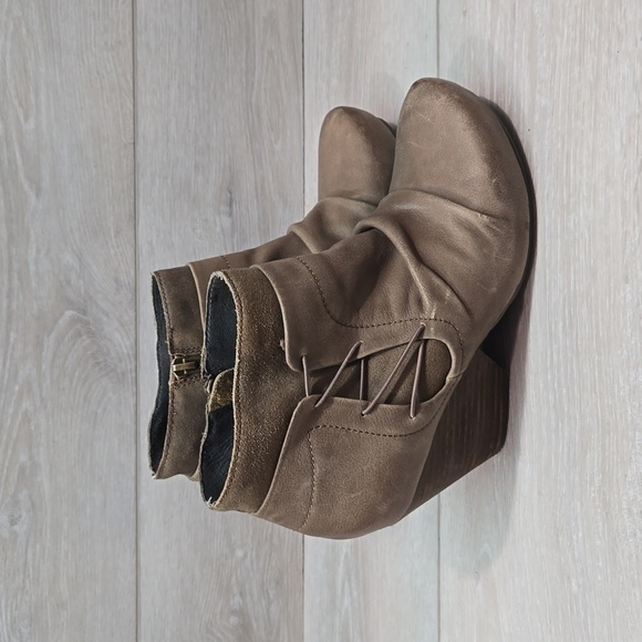 OTBT Women Rhine Lander Ankle Leather Boots heels shoes sz 7M - Picture 2 of 13